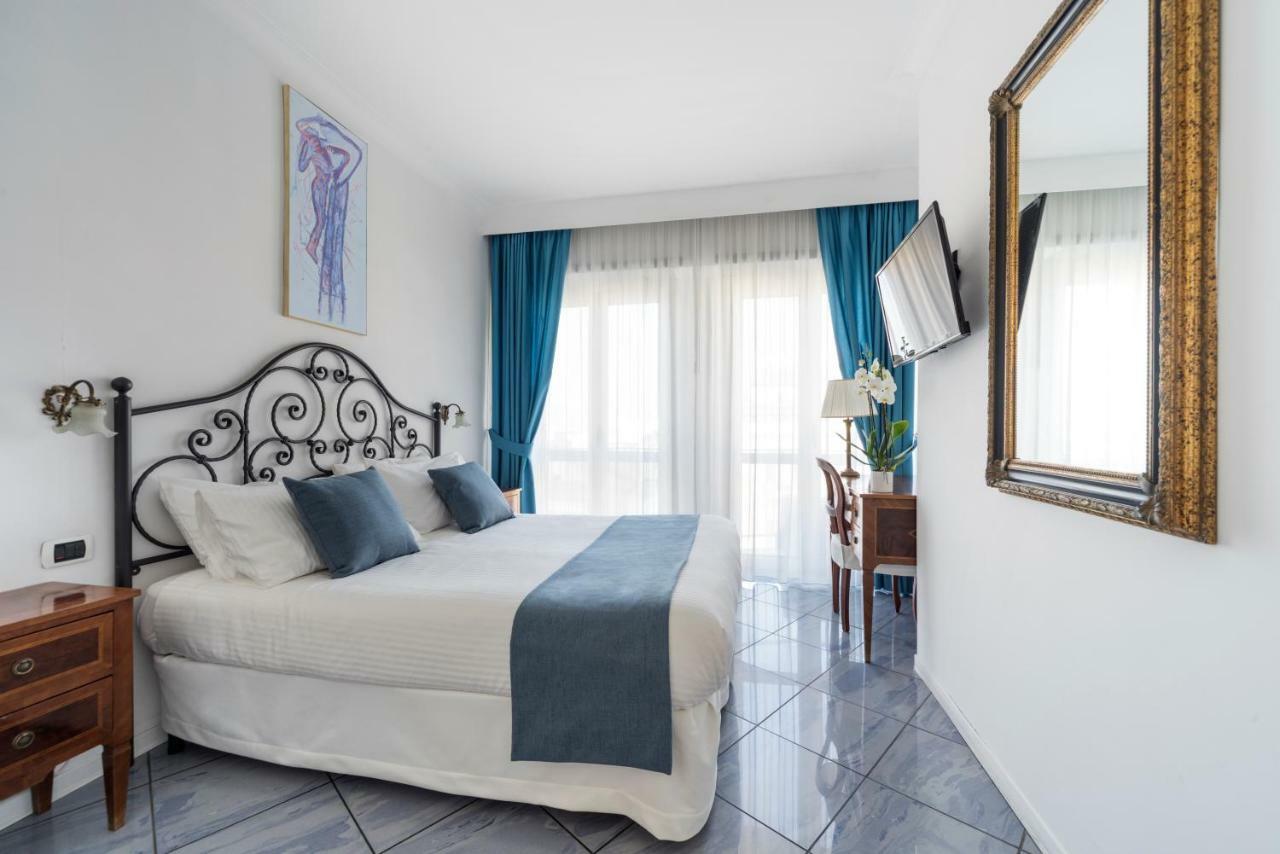 Standard Double or Twin Room,800015433:JPEG